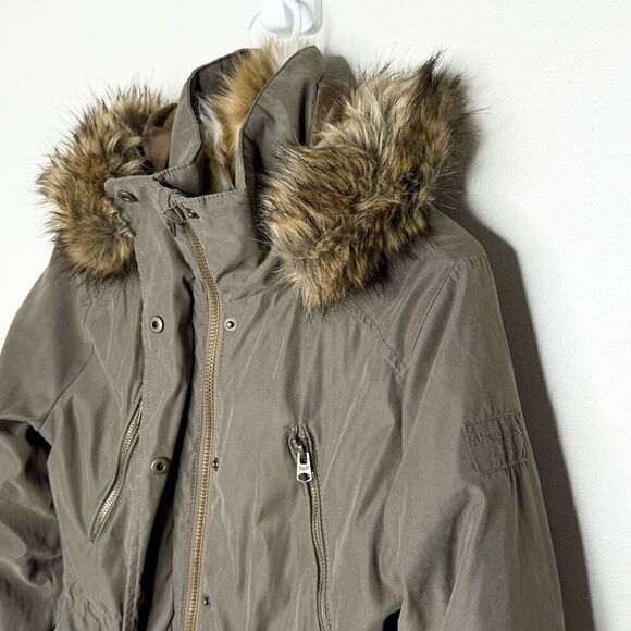 Abercrombie & Fitch Military Inspired Fur Lined Parka - Women’s US S - Picture 5 of 16